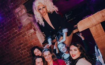 drag queen bonanza - bottomless drinks hen party