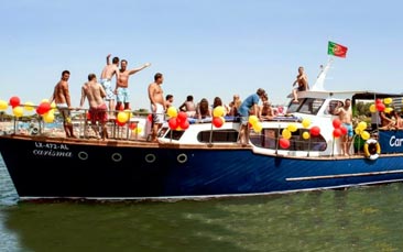 boat charter with BBQ & beers hen party