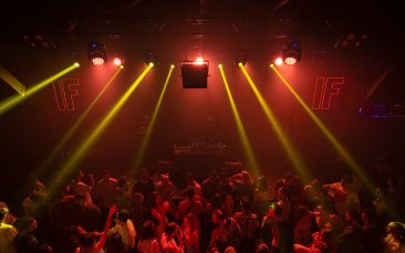 80s and 90s daytime clubbing hen party