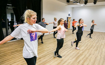 back to the 80s dance class hen party