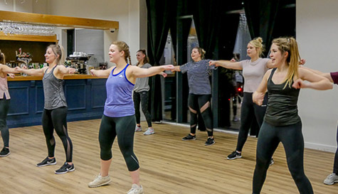 back to the 90s dance class hen party