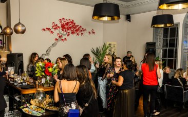 bottomless brunch and karaoke hen party