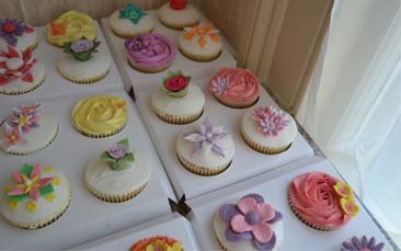 cake decorating class hen party