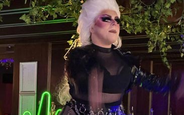 drag queen karaoke hen party