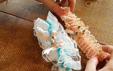 garter making hen party