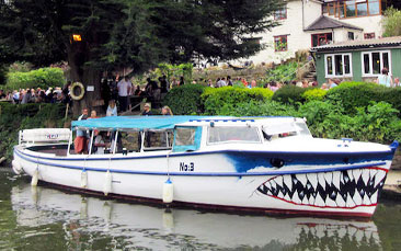 boozy boat tour hen party