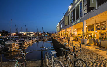 boozy boat tour hen party