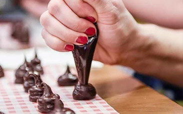 mobile chocolate making hen party