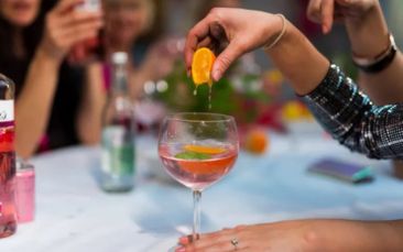 mobile cocktail mixing with a buff host hen party