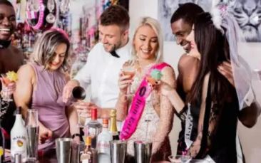 mobile cocktail mixing with a buff host hen party