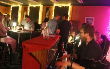 pianoke bottomless brunch hen party