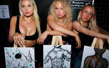 private nude sip & paint party hen party