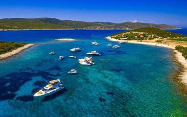 private speedboat trip to Hvar hen party