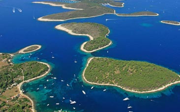 sailing cruise to Hvar hen party