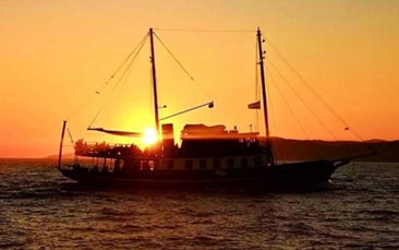 sunset sailing cruise hen party