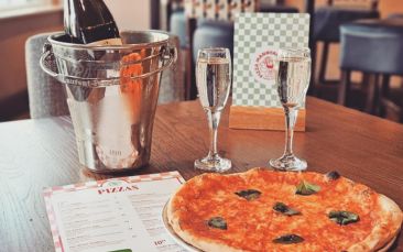 bottomless prosecco with pizza
