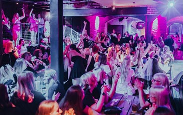 drag queen bonanza - bottomless drinks