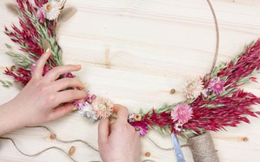 mobile dried wreath workshop