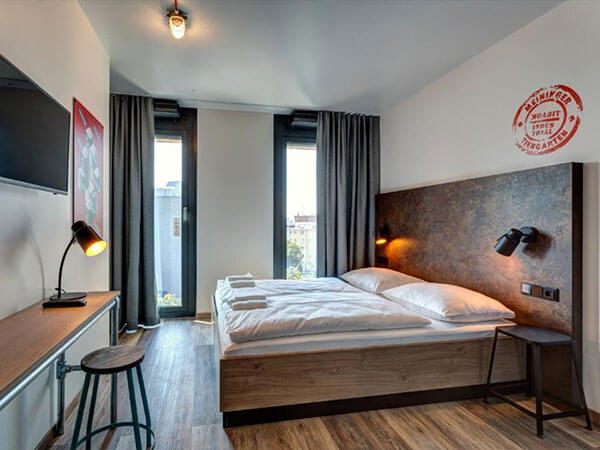 Berlin hen accommodation