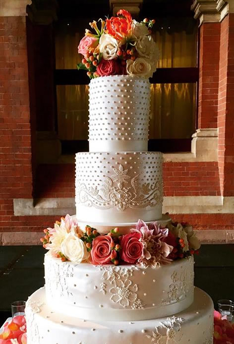 The UK's Top 50 Wedding Cake Designers 2016 | GoHen