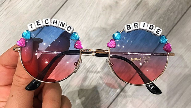Hen do sun glasses