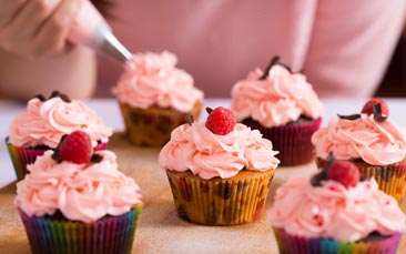 cupcake decorating hen party activity