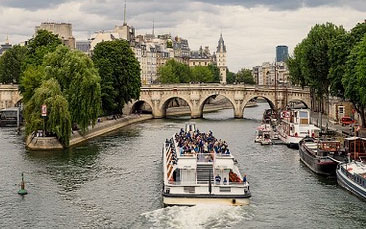 river cruise hen party activity